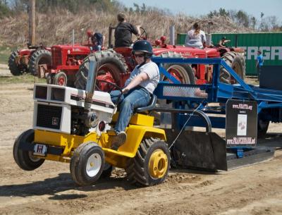 Dust flies at Rochester tractor pull Sippican